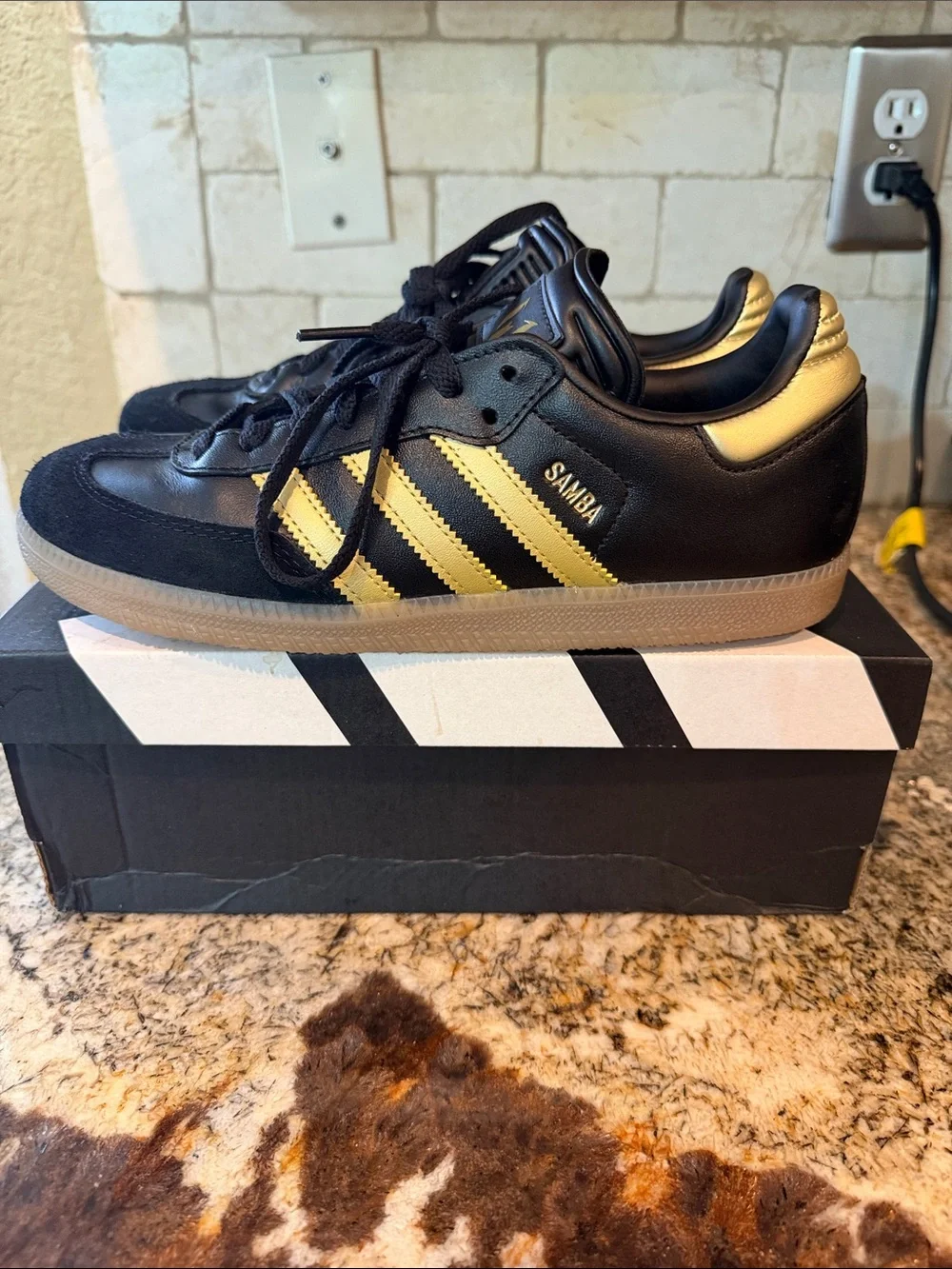 Adidas Samba Messi  Size 6 Black Gold Shoes Sneaker 6US Big Kids Soccer JR6349